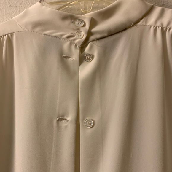 🌺Rare🌸Vintage Liz Claiborne blouse. Size 14. Off white. - Picture 5 of 5